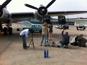 Der Chevy 57 vor einer DC-4