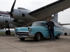 Chevy 57 mit einer DC-4 beim Fotoshooting Tempelhof 1